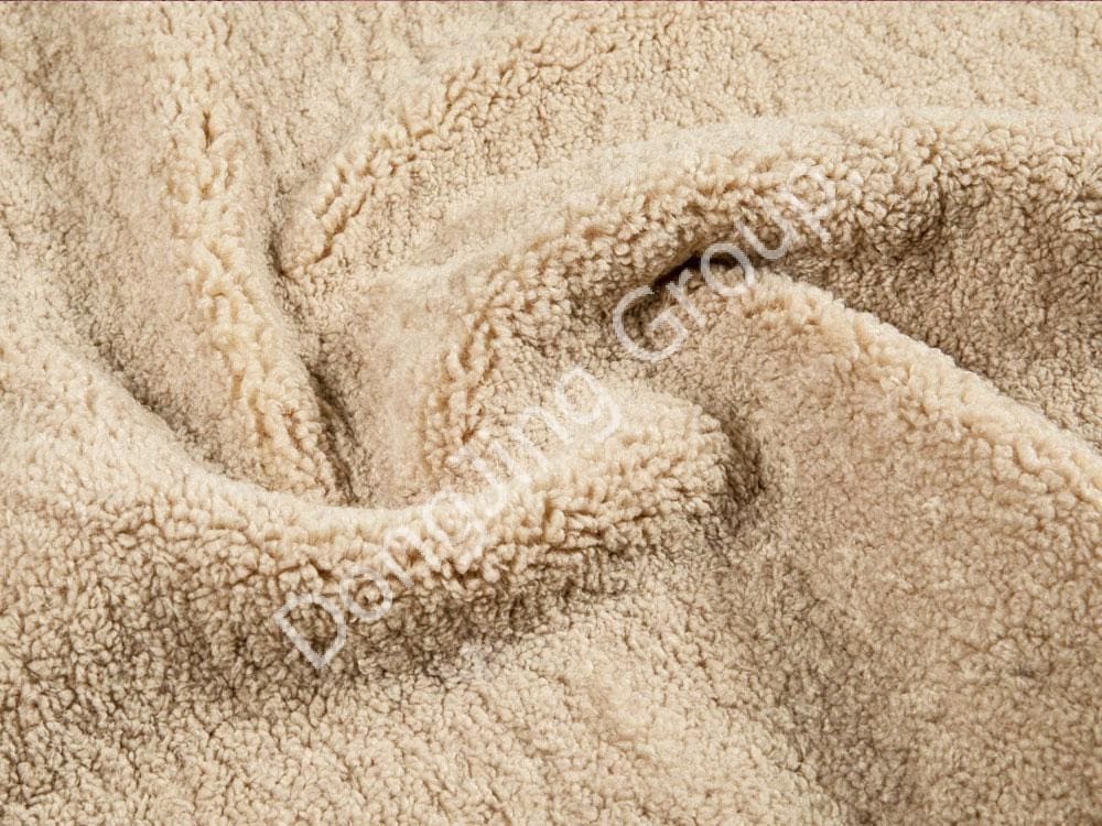 Quomodo altum Apricot Granule Lana Faux Fur Fabric auget modum sensus textorum domesticorum?