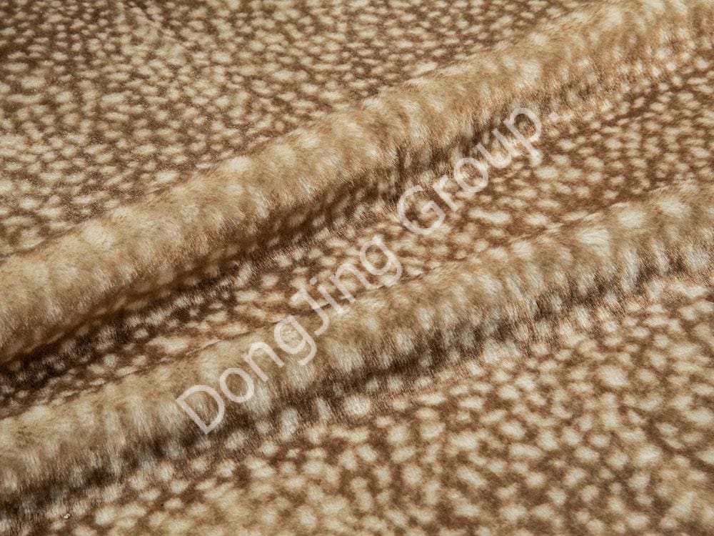 9G0560-Off-cervorum alborum print faux fur fabric