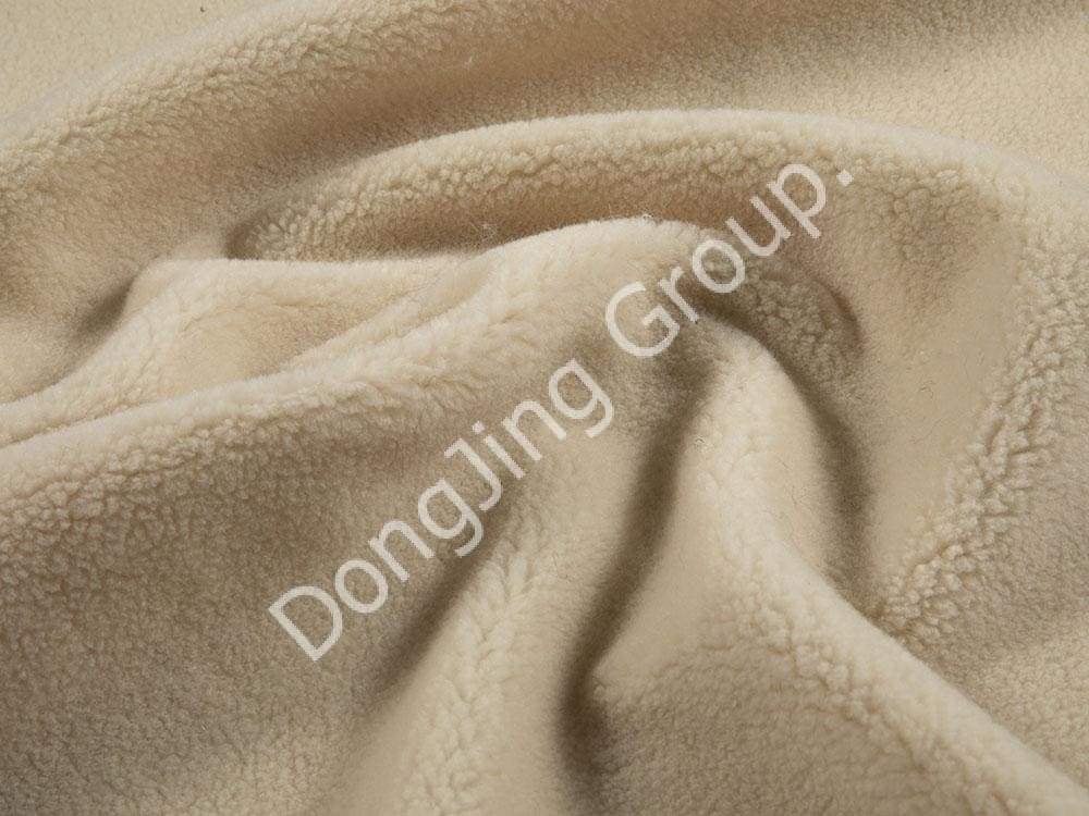 9P2124-Off-alba Merino Agnus Hair faux fur fabric