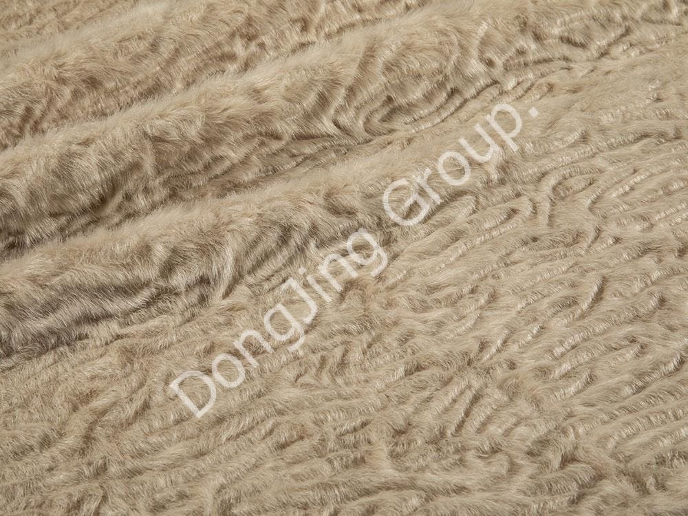 9P2352-Beige lotus et reiciendus pilum leporis faux fur fabric