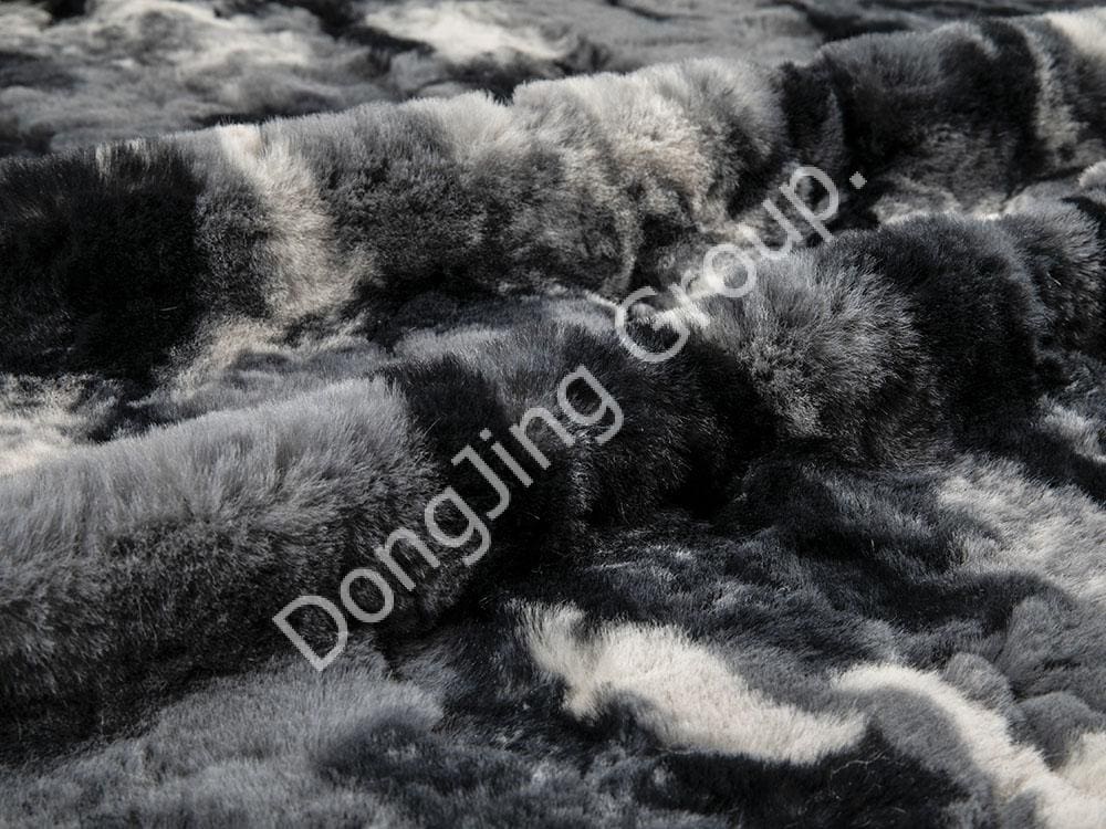 9T1342-Hic flos albus incisus setis pilis leporis print faux fur fabric