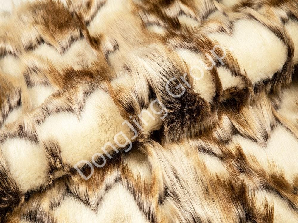 9W1150-brunneis et albis muricatis acuminatis lepus faux fur fabric