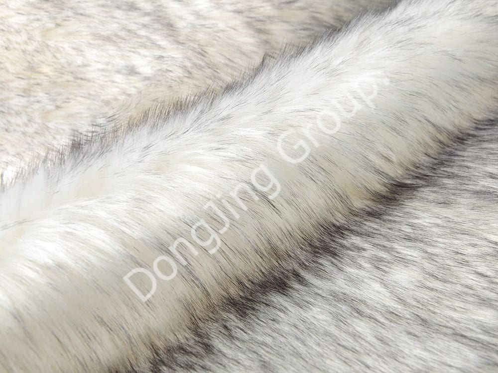 DP0657 apice capillus albus- faux fur fabric